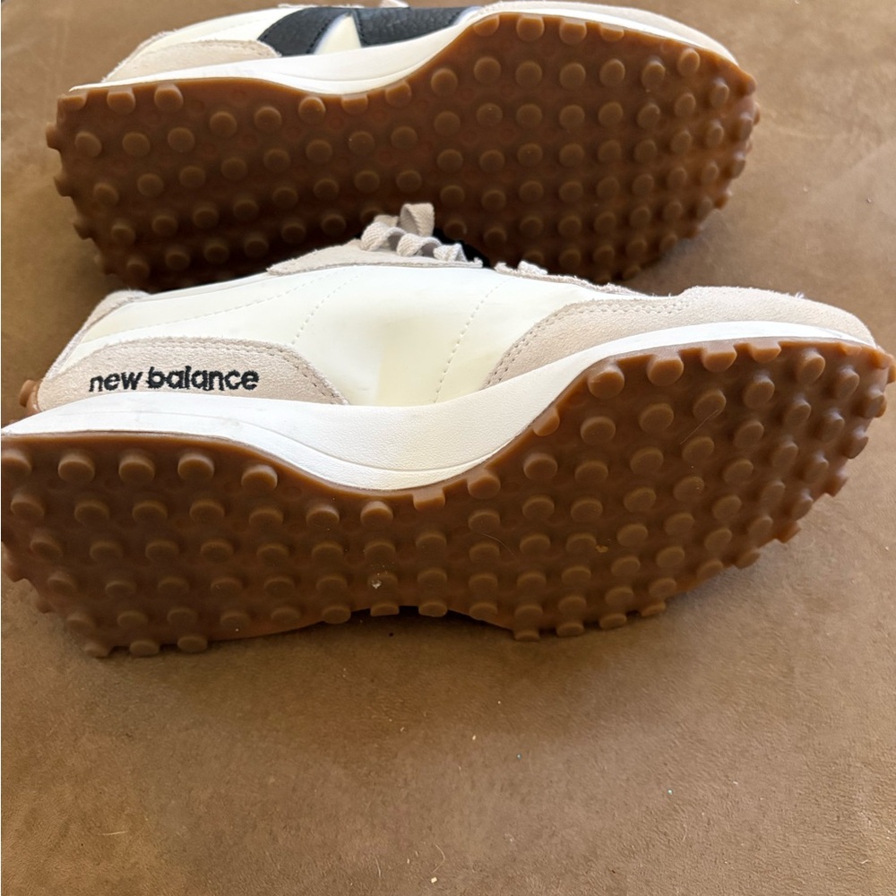 White and Black Sneakers - Picture 4 of 6